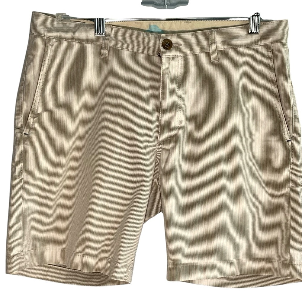Tommy Bahama Men's Tan and White Striped Seersucker Cotton Shorts Size 32